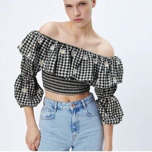 Zara Gingham Daisy Print Puff Sleeve Crop Off the Shoulder Top. Size M